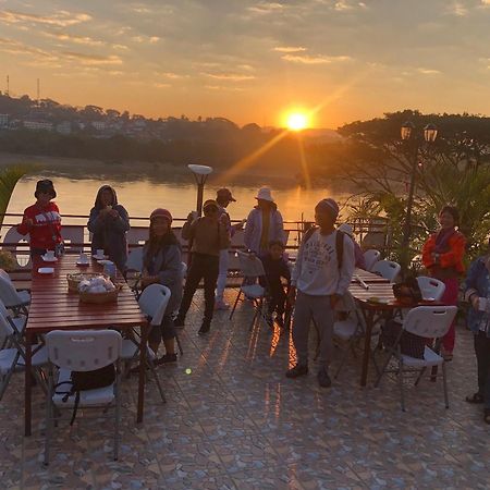 Day Waterfront Hotel Chiang Khong Bagian luar foto