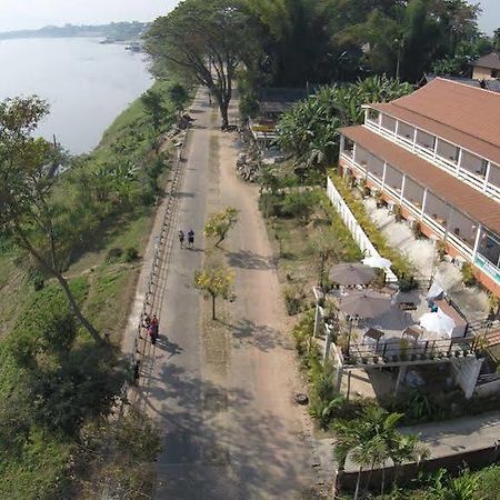 Day Waterfront Hotel Chiang Khong Bagian luar foto
