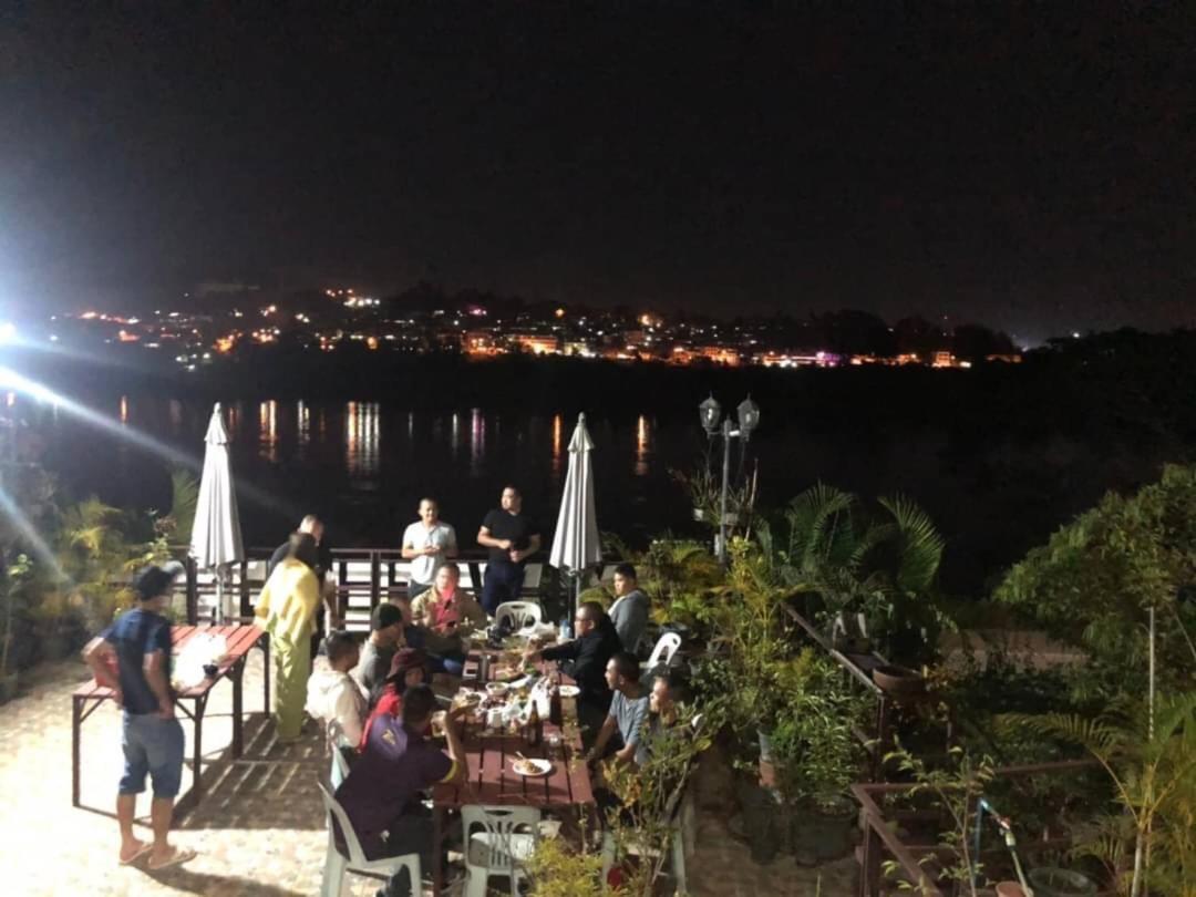 Day Waterfront Hotel Chiang Khong Bagian luar foto