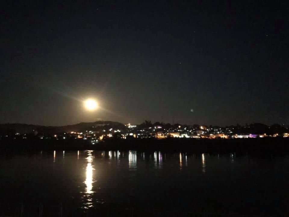 Day Waterfront Hotel Chiang Khong Bagian luar foto