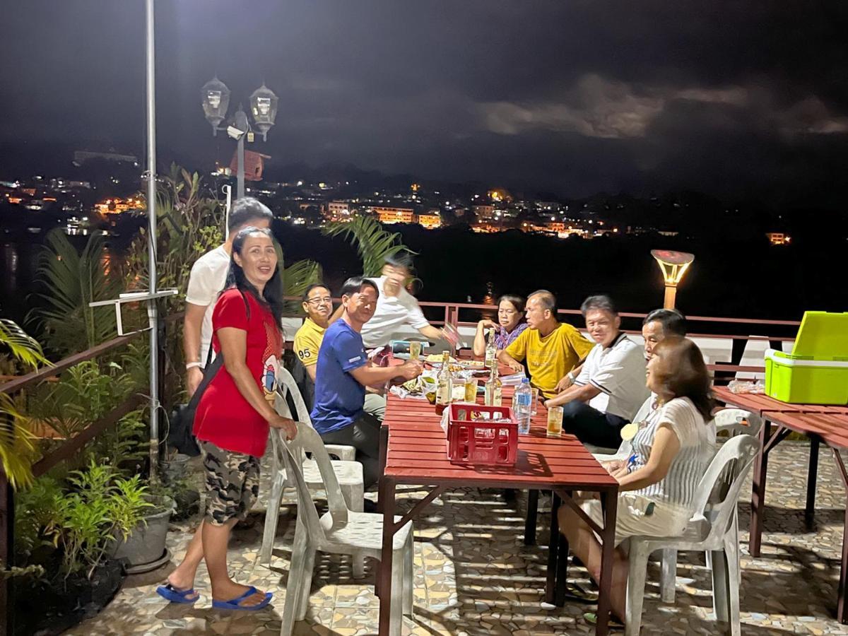 Day Waterfront Hotel Chiang Khong Bagian luar foto