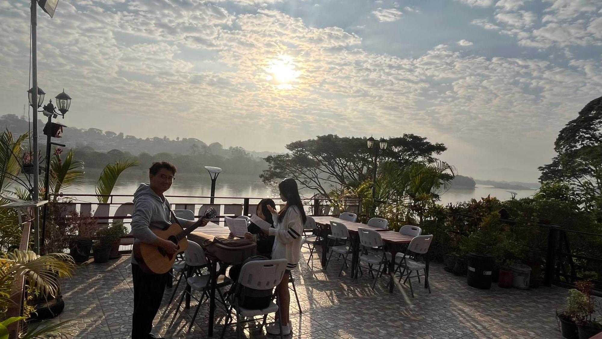 Day Waterfront Hotel Chiang Khong Bagian luar foto