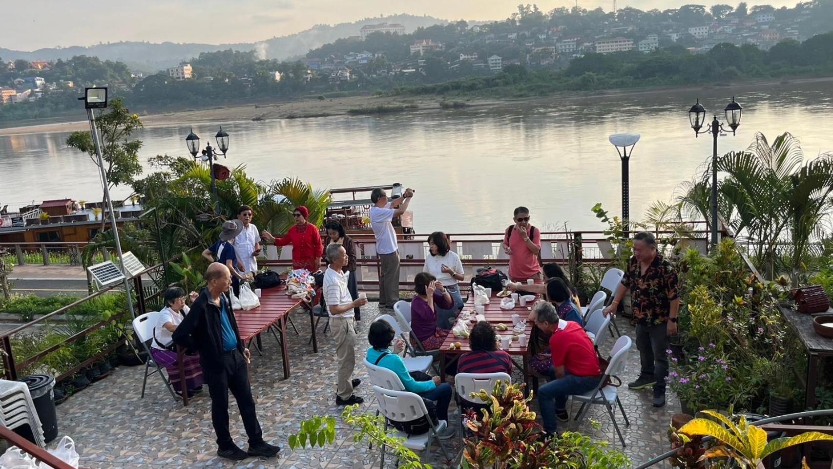 Day Waterfront Hotel Chiang Khong Bagian luar foto