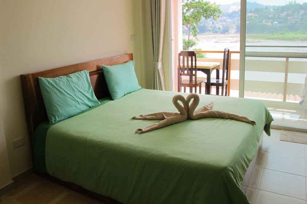Day Waterfront Hotel Chiang Khong Bagian luar foto