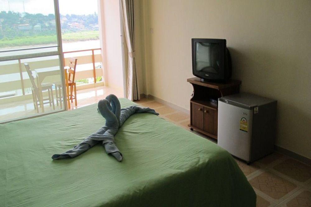 Day Waterfront Hotel Chiang Khong Bagian luar foto