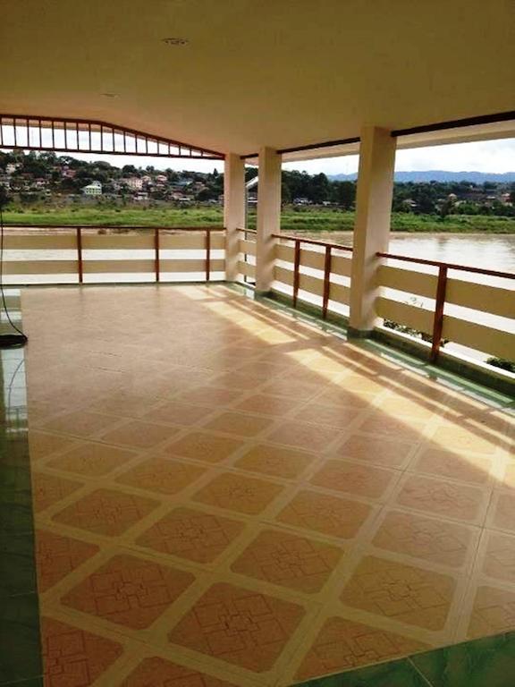 Day Waterfront Hotel Chiang Khong Bagian luar foto