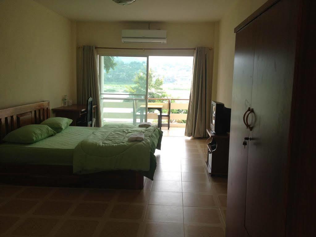 Day Waterfront Hotel Chiang Khong Bagian luar foto