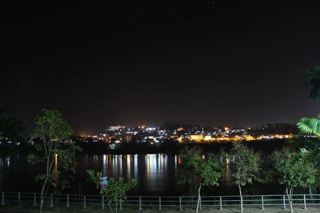 Day Waterfront Hotel Chiang Khong Bagian luar foto