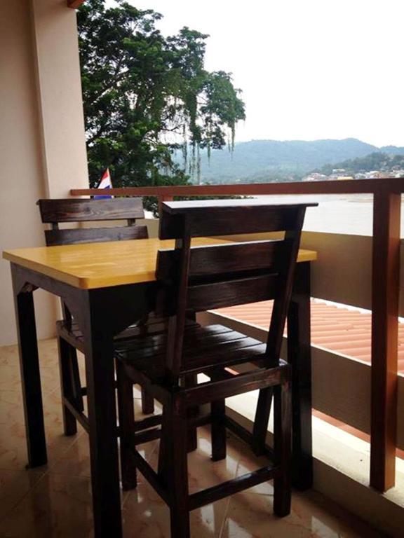 Day Waterfront Hotel Chiang Khong Bagian luar foto