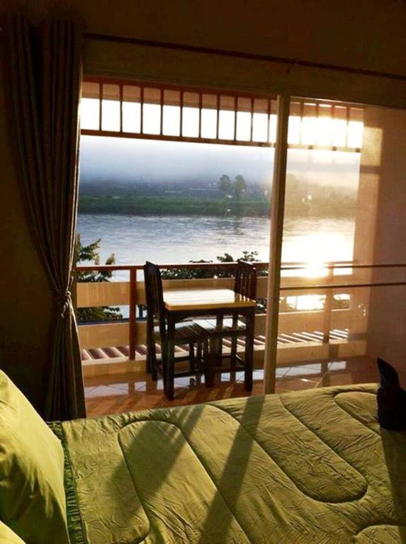 Day Waterfront Hotel Chiang Khong Bagian luar foto