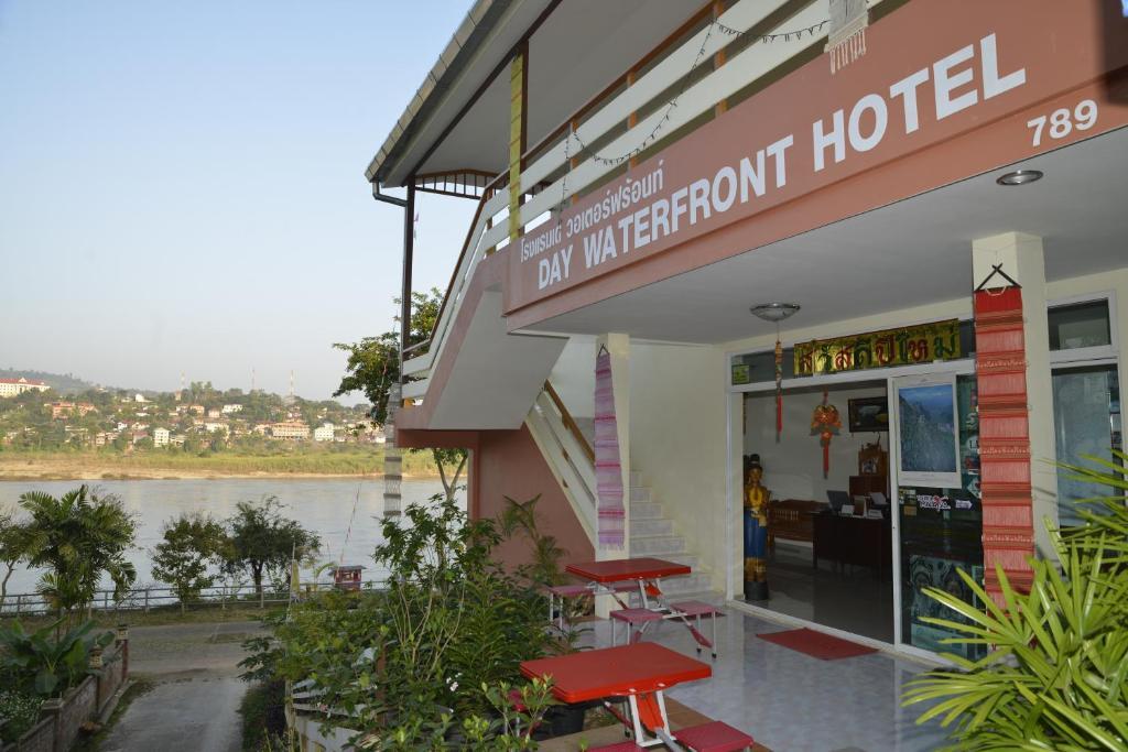 Day Waterfront Hotel Chiang Khong Bagian luar foto
