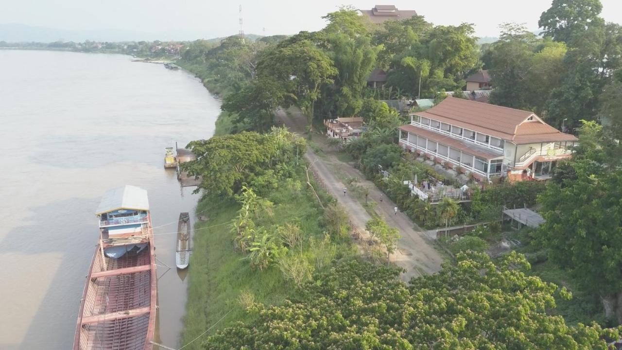 Day Waterfront Hotel Chiang Khong Bagian luar foto